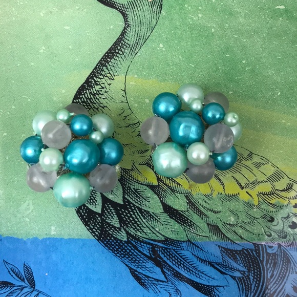 Vintage Clip On Earrings - Picture 9 of 9